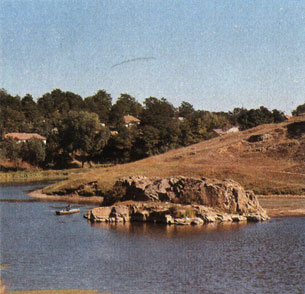 Пушкинская скала на реке Тясъмин